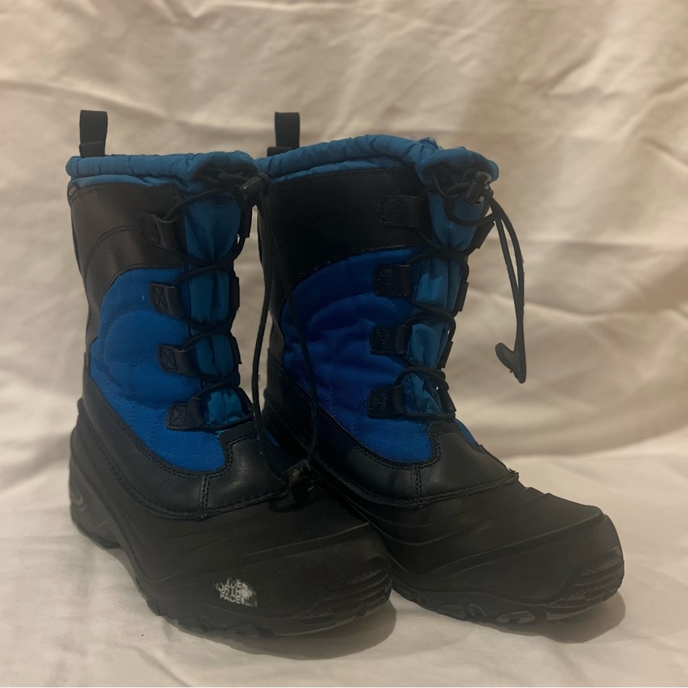 North Face Boys boots Size 7 Thermafelt